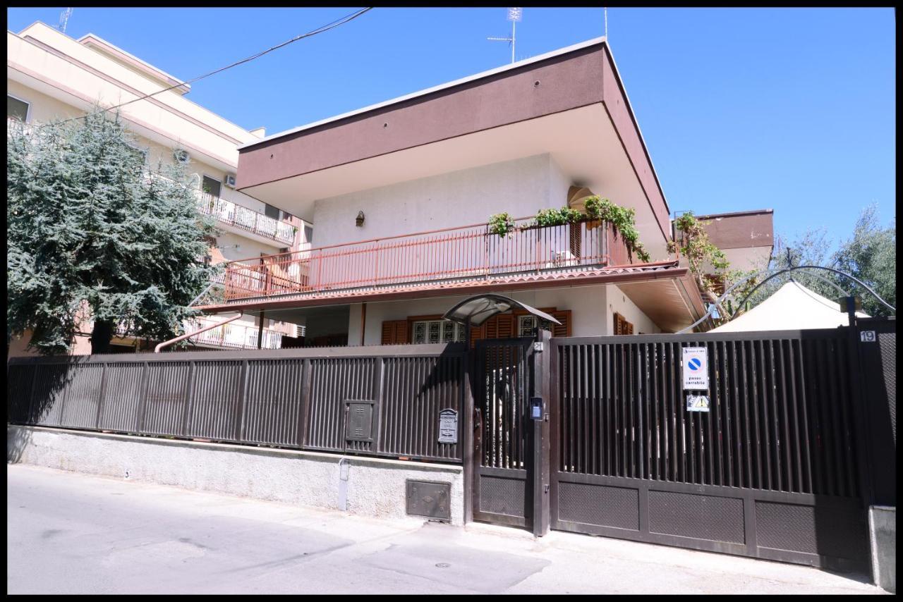 Il Villino Apartments Бари Экстерьер фото